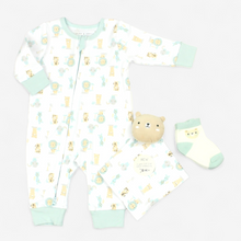 Load image into Gallery viewer, Baby outfit set with sleepsuit, comforter and socks 
