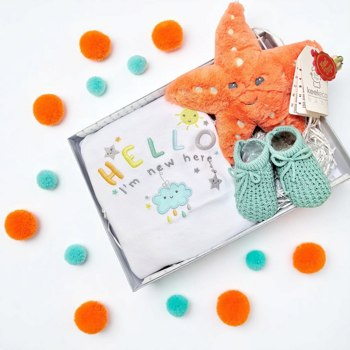 Hello Little Star Gift Box – Unisex Newborn Set with Sleepsuit & Soft Toy